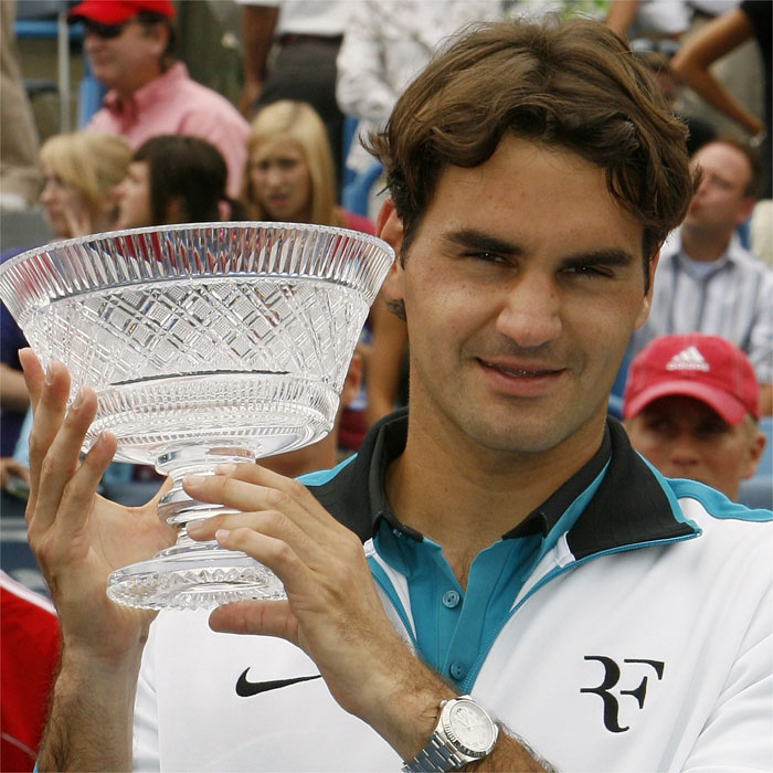 Federer amplía su ventaja al frente de la ATP