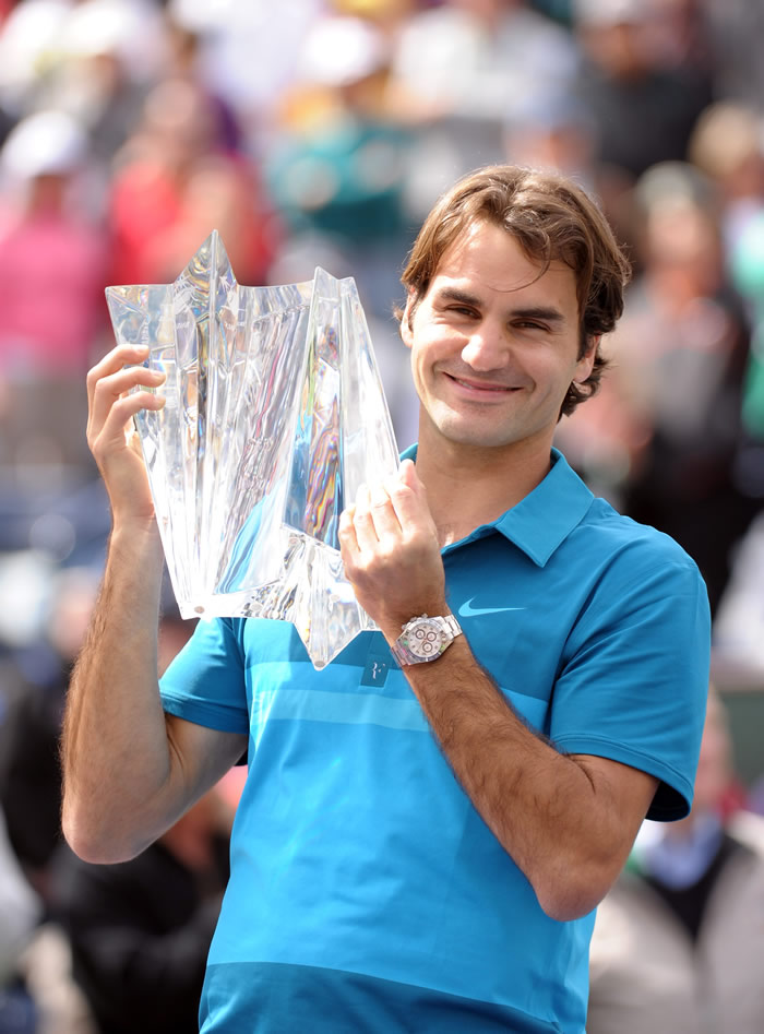 Federer derrota a Isner y logra su 19º título en Masters