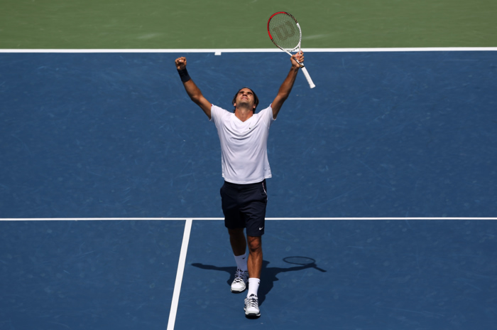 Federer gana a Djokovic y no deja de batir récords