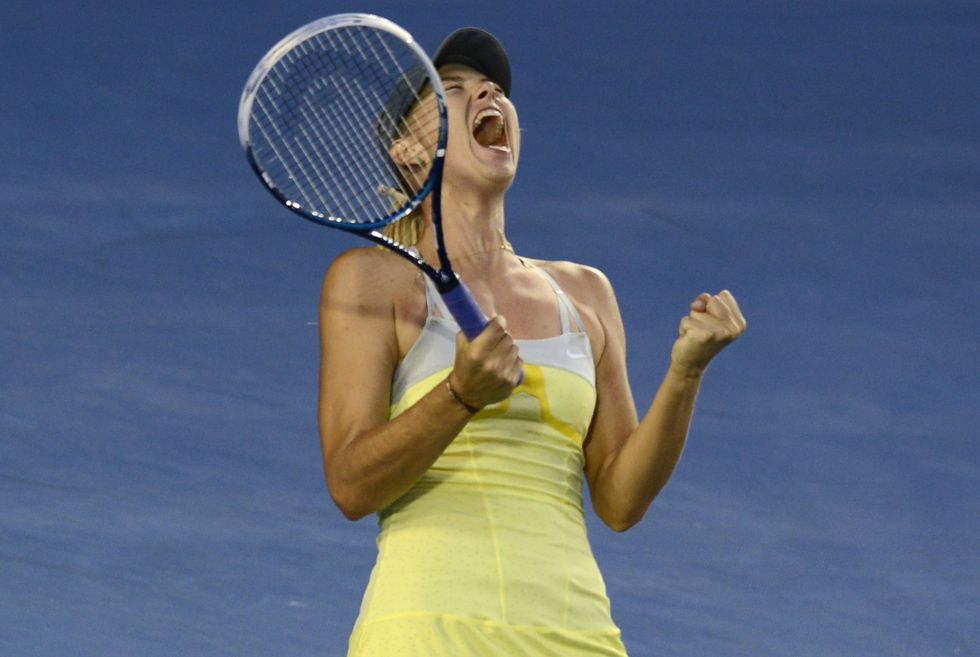 Sharapova arrolla a Venus Williams para llegar a octavos