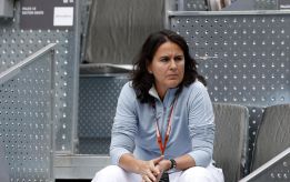 España podría jugarse el descenso sin Carla y Garbiñe