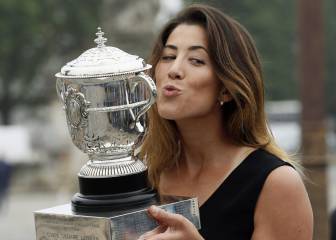 Spain's Muguruza up to second in world after French Open win