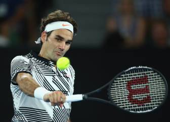 Federer cruises past Zverez to set up Wawrinka last-four meet