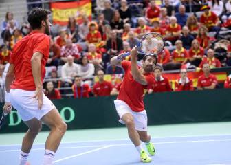Los López naufragan y obligan a España a ganar dos partidos