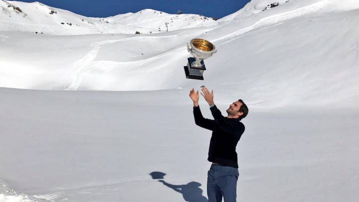 ¿Dónde llevó Roger Federer su trofeo de Australia?