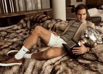 Federer posa como modelo de GQ con el trofeo de Australia