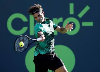 Federer suda para eliminar a un gran Bautista en Miami