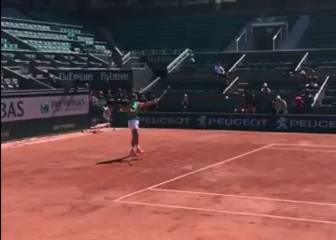 Rafa Nadal ya entrena sobre la arcilla de Roland Garros
