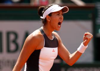 Muguruza remonta con bravura ante la pegadora Kontaveit