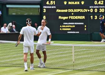 Estreno sencillo de Federer, que se quedó sin rival en el 2º set