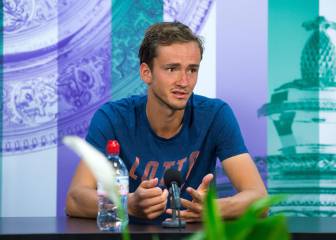 Medvedev lanza monedas a la juez y podría ser sancionado