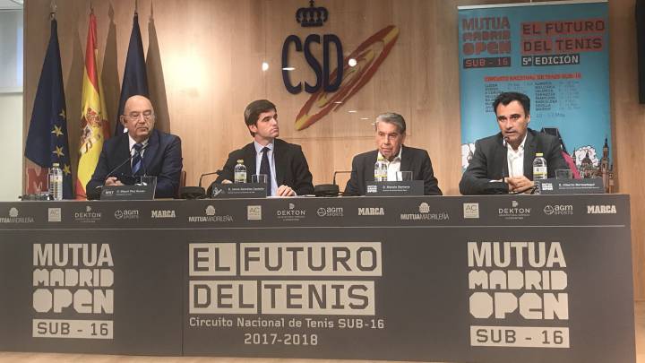 Miguel Díaz, Jaime González Castaño, Manolo Santana y Alberto Berasategui.
