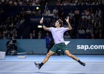 Federer recorta puntos a Nadal; Wozniacki acecha el número 1