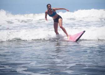 Garbiñe Muguruza celebra su mejor año haciendo surf