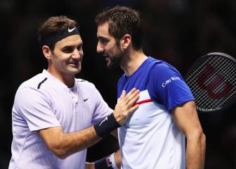 Federer moves into semifinals unbeaten for 10th time