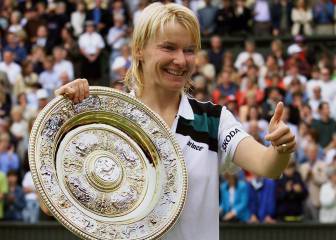 Former Wimbledon champion Jana Novotna dies aged 49