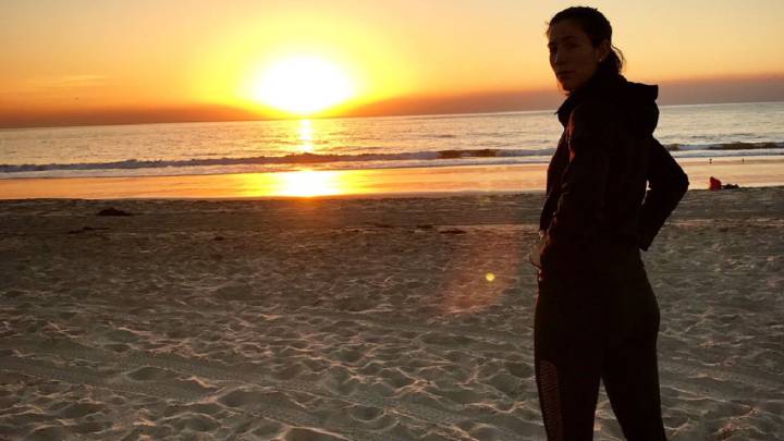 Garbiñe Muguruza entrena en las playas de California.
