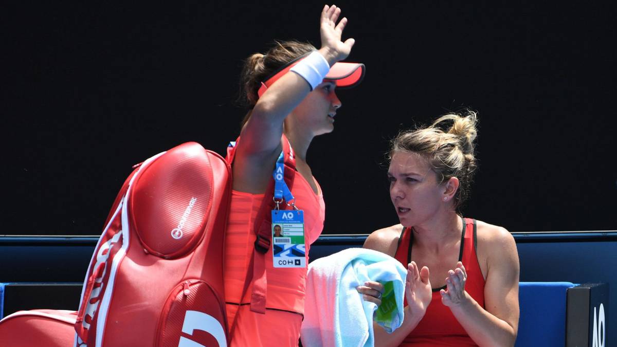 Simona Halep aplaude a Lauren Davis.