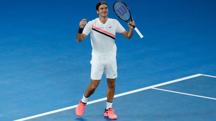 Roger Federer celebra su victoria en la final del Abierto de Australia ante el croata Marin Cilic.