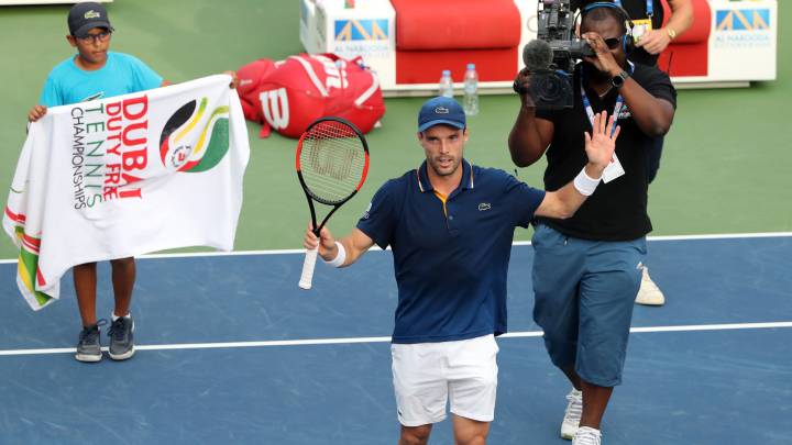 Roberto Bautista celebra su victoria ante Borna Coric en los cuartos del final del ATP Dubai Duty Free Tennis Championships.