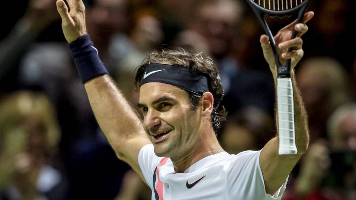 Roger Federer celebra su victoria en la final del ABN Amro World Tennis Tournament de Rotterdam.