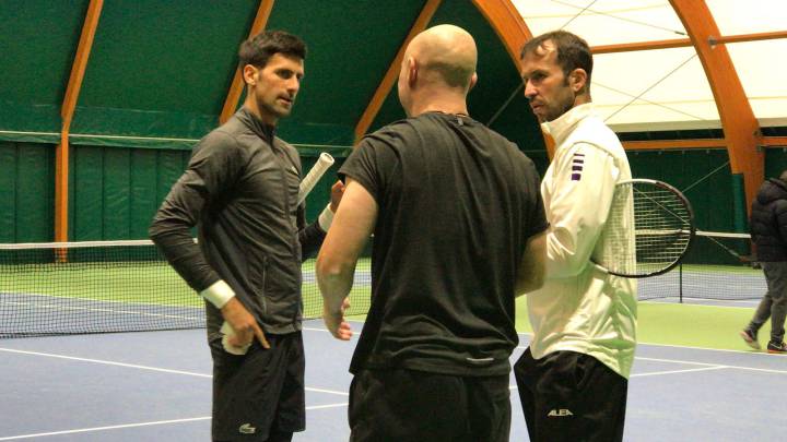 Djokovic con sus exentrenadores.