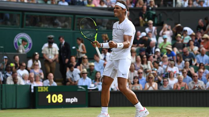 Rafael Nadal celebra su victoria ante Karen Khachanov durante su partido de tercera ronda de Wimbledon 2017.