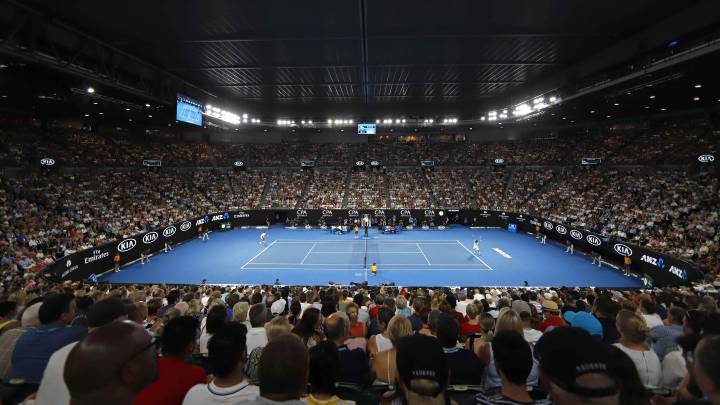 Imagen panorámica de la pista Rod Laver Arena durante la final del Open de Australia 2018 disputada entre Roger Federer y Marin Cilic.