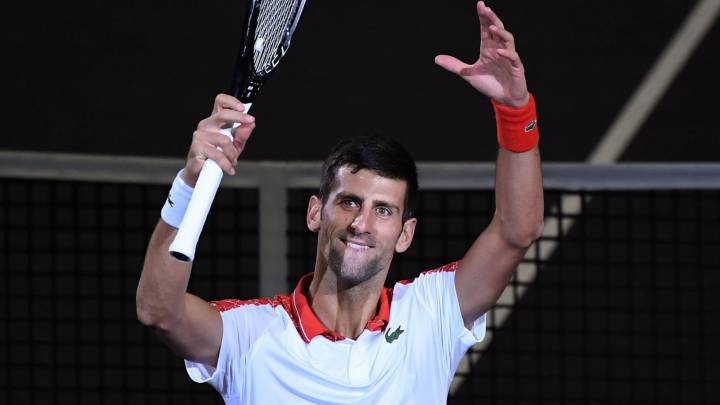 Novak Djokovic celebra su victoria ante Borna Coric en la final del Masters de Shanghai.