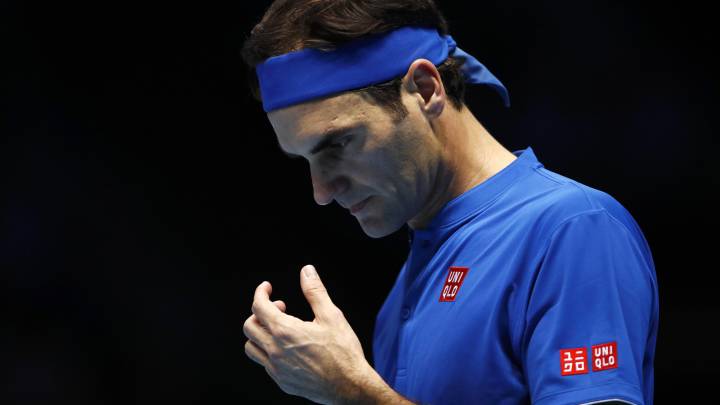 Roger Federer reacciona durante su partido ante Kei Nishikori en las Nitto ATP World Tour Finals que se disputan en el O2 Arena de Londres.