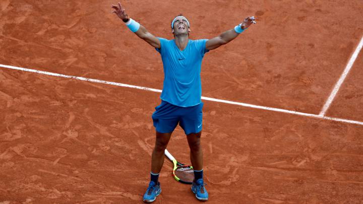 Rafael Nadal celebra su victoria ante Dominic Thiem en la final de Roland Garros 2018.