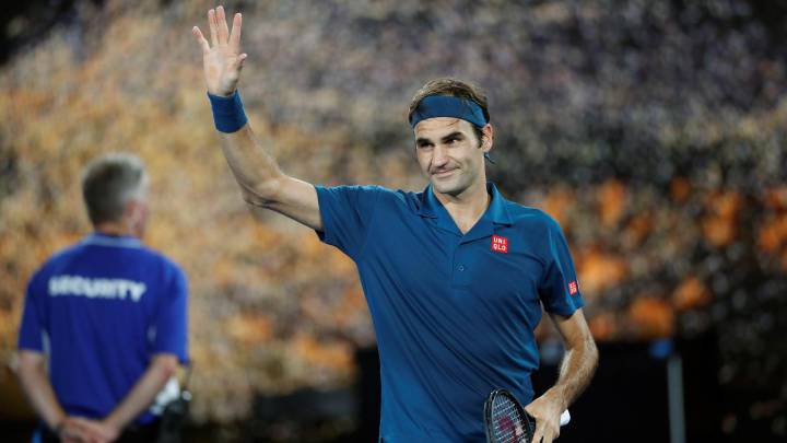 Roger Federer de Suiza celebra su victoria ante Taylor Fritz