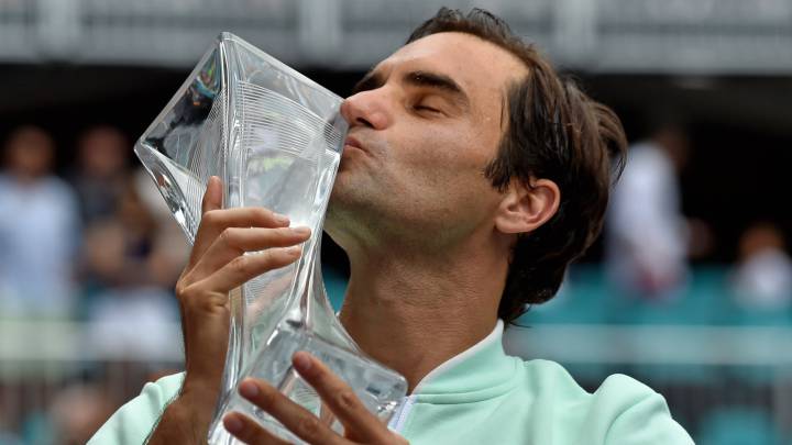 Eterno Federer: tumba a Isner y alcanza los 101 títulos