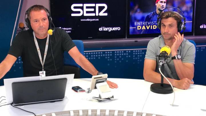 Manu Carreño y David Ferrer durante la entrevista al tenista de Jávea en El Larguero de la Cadena SER.