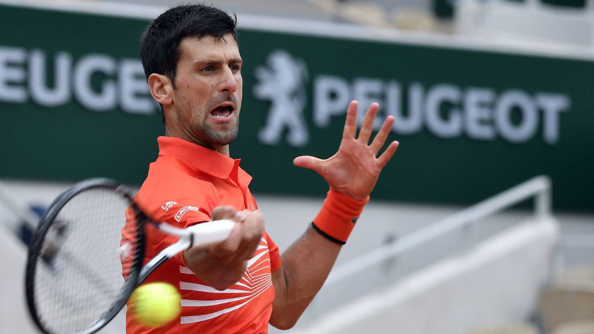 Djokovic barre y bate un récord: 10 cuartos consecutivos en ParÃs