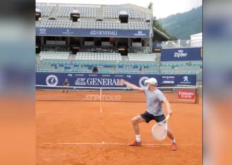 Hace un saque sin precedentes en el tenis y levanta un debate en Twitter sobre su legalidad