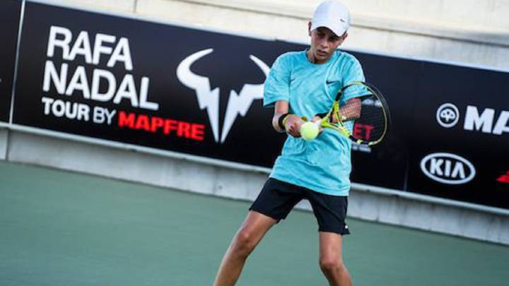 Imagen de un participante durante un torneo del Rafa Nadal Tour by Mapfre.
