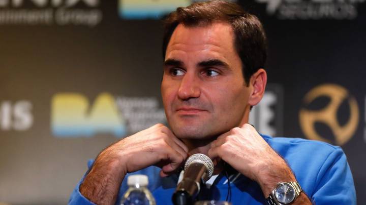 El tenista suizo Roger Federer participa en una rueda de prensa este lunes en Buenos Aires (Argentina) antes de medirse al alemán Alexander Zverev en un partido de exhibición.