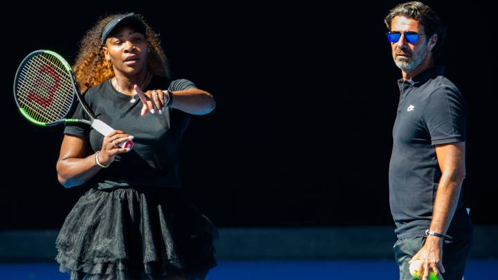 Serena Williams y Patrick Mouratoglou durante un entrenamiento previo al Open de Australia 2019.