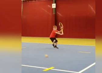 ¿El heredero de Federer? Niño de 6 años calca revés del suizo
