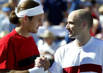 Federer muestra su deseo de jugar con las leyendas retiradas