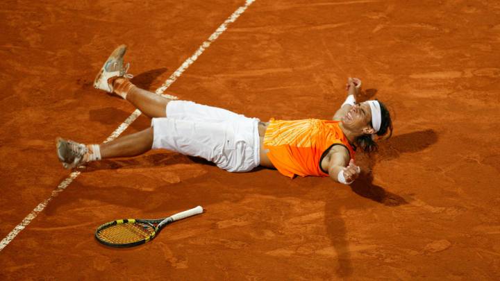 Rafa Nadal celebra su victoria ante Guillermo Coria la final del Masters 1.000 de Roma de 2005.