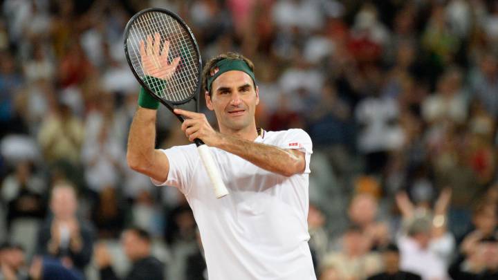Roger Federer celebra su victoria ante Rafa Nadal en The Match in Africa en el Cape Town Stadium de Ciudad del Cabo.