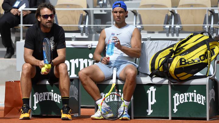 Rafa Nadal, junto a Carlos Moya durante un entrenamiento en Roland Garros 2019.