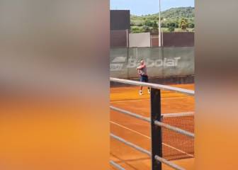 Djokovic se entrena en cemento y Nadal en arcilla