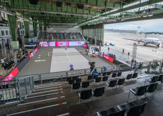 El tenis se juega en hangares en tiempos de COVID-19