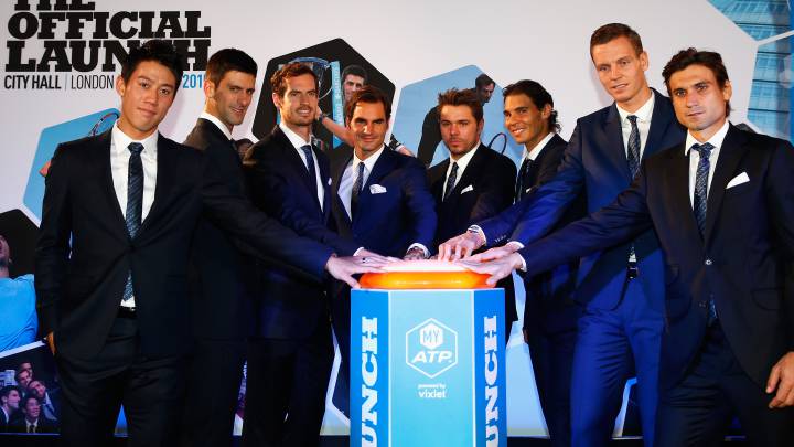 Kei Nishikori, Novak Djokovic, Andy Murray, Roger Federer, Stan Wawrinka, Rafa Nadal, Tomas Berdych y David Ferrer posan antes de las Barclays ATP World Tour Finals de 2015 en Londres.