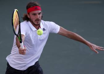 Tsitsipas supera a Isner y jugará cuartos con Reilly Opelka