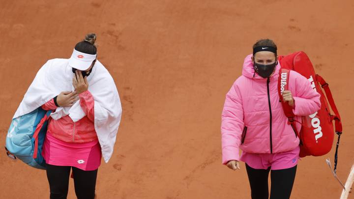 El clima en París causa estragos y Azarenka se va de la pista: "Esto es ridículo, tengo frío"