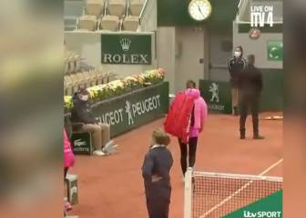 El momento en el que Azarenka abandona la pista y estalla contra Roland Garros